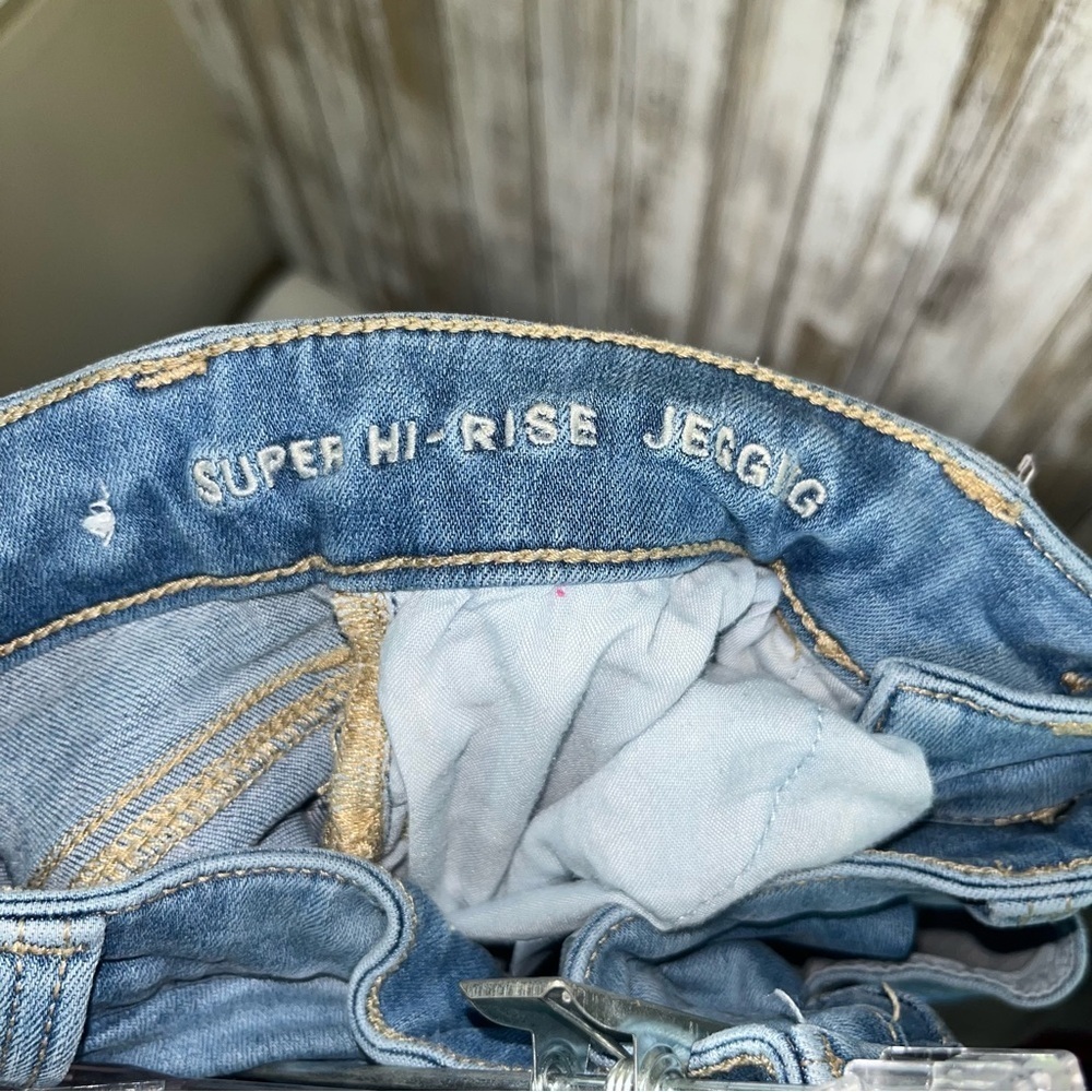 American Eagle Next Level Stretch Light Wash Super High Rise Jegging Short - Picture 7 of 8